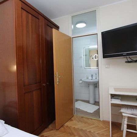 Room Roma Ровинь Экстерьер фото
