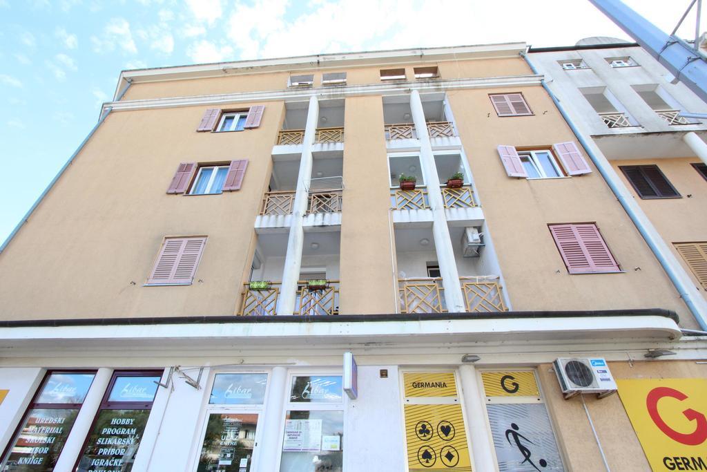 Room Roma Ровинь Экстерьер фото