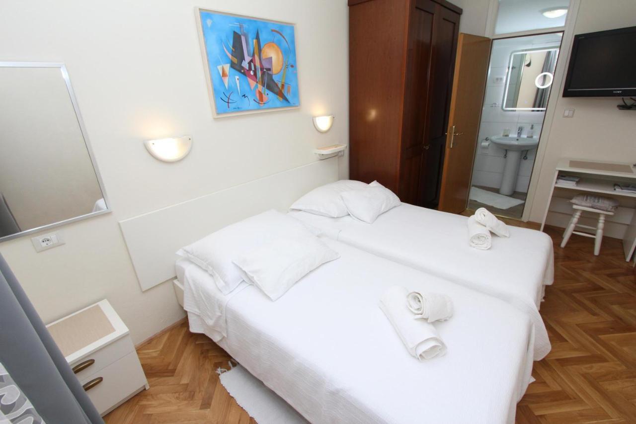Room Roma Ровинь Экстерьер фото