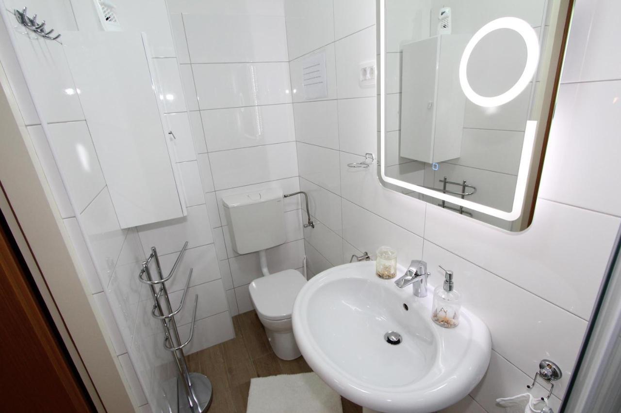 Room Roma Ровинь Экстерьер фото