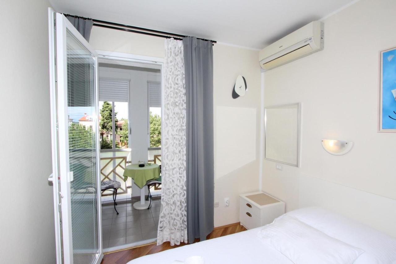 Room Roma Ровинь Экстерьер фото