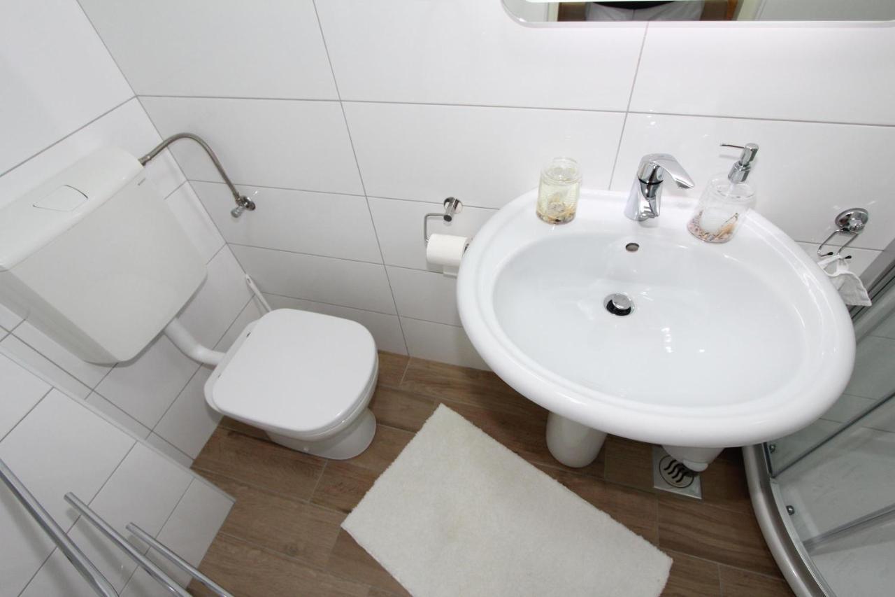 Room Roma Ровинь Экстерьер фото
