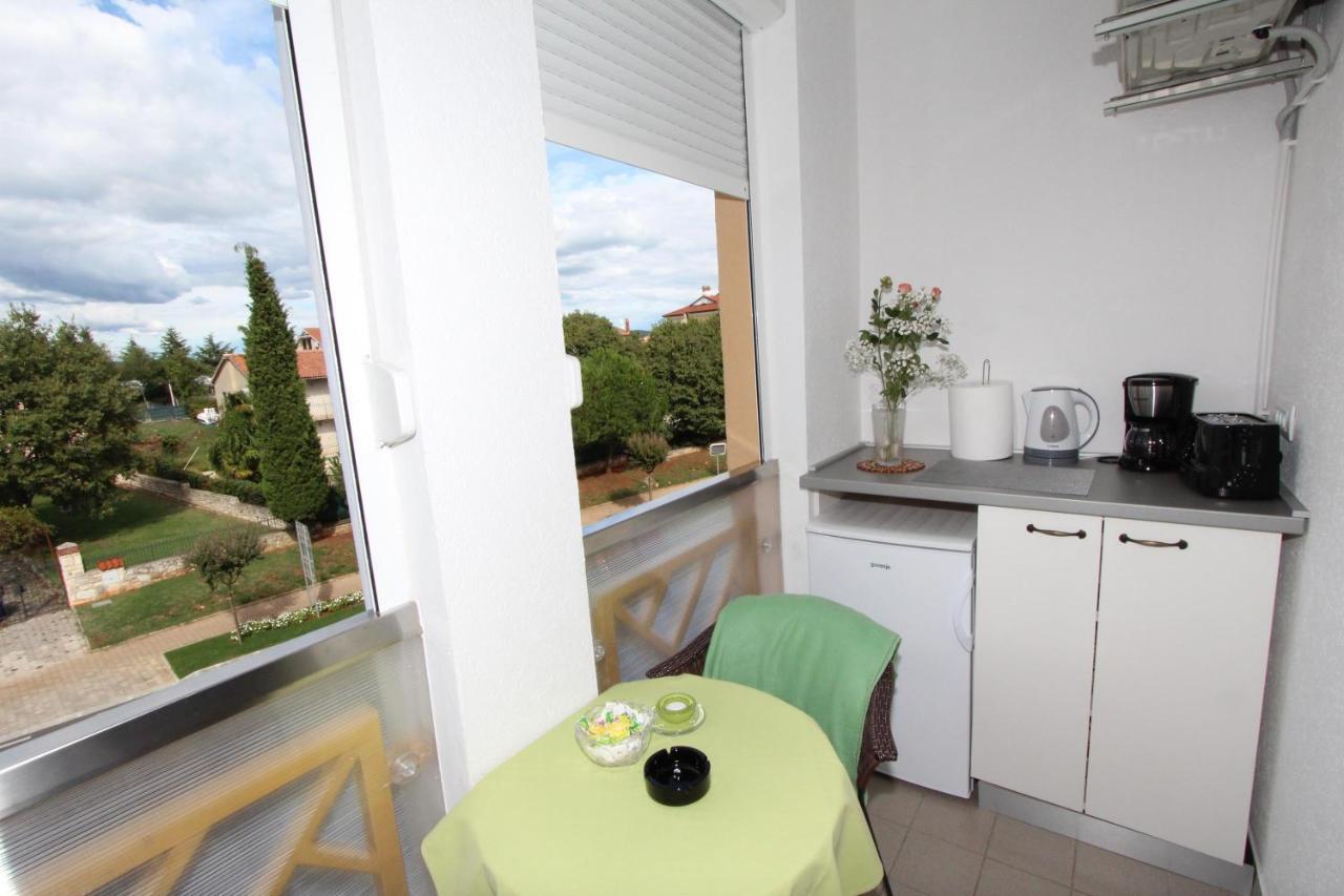 Room Roma Ровинь Экстерьер фото
