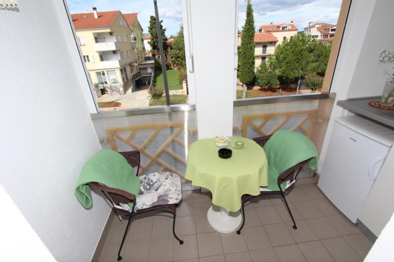 Room Roma Ровинь Экстерьер фото